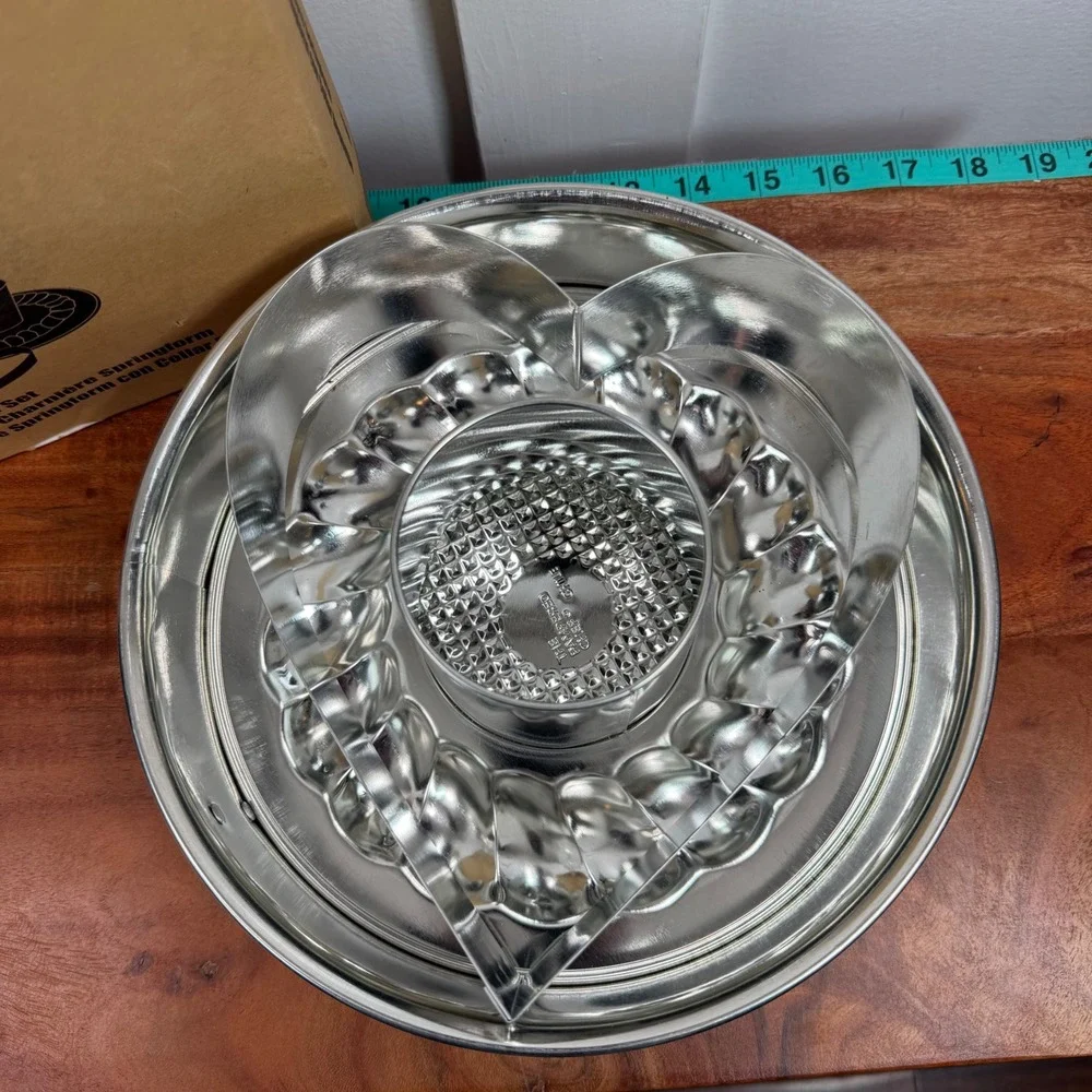 Pampered Chef Springform Pan Set with Heart and Fluted Inserts 9.5 Inch Tinned